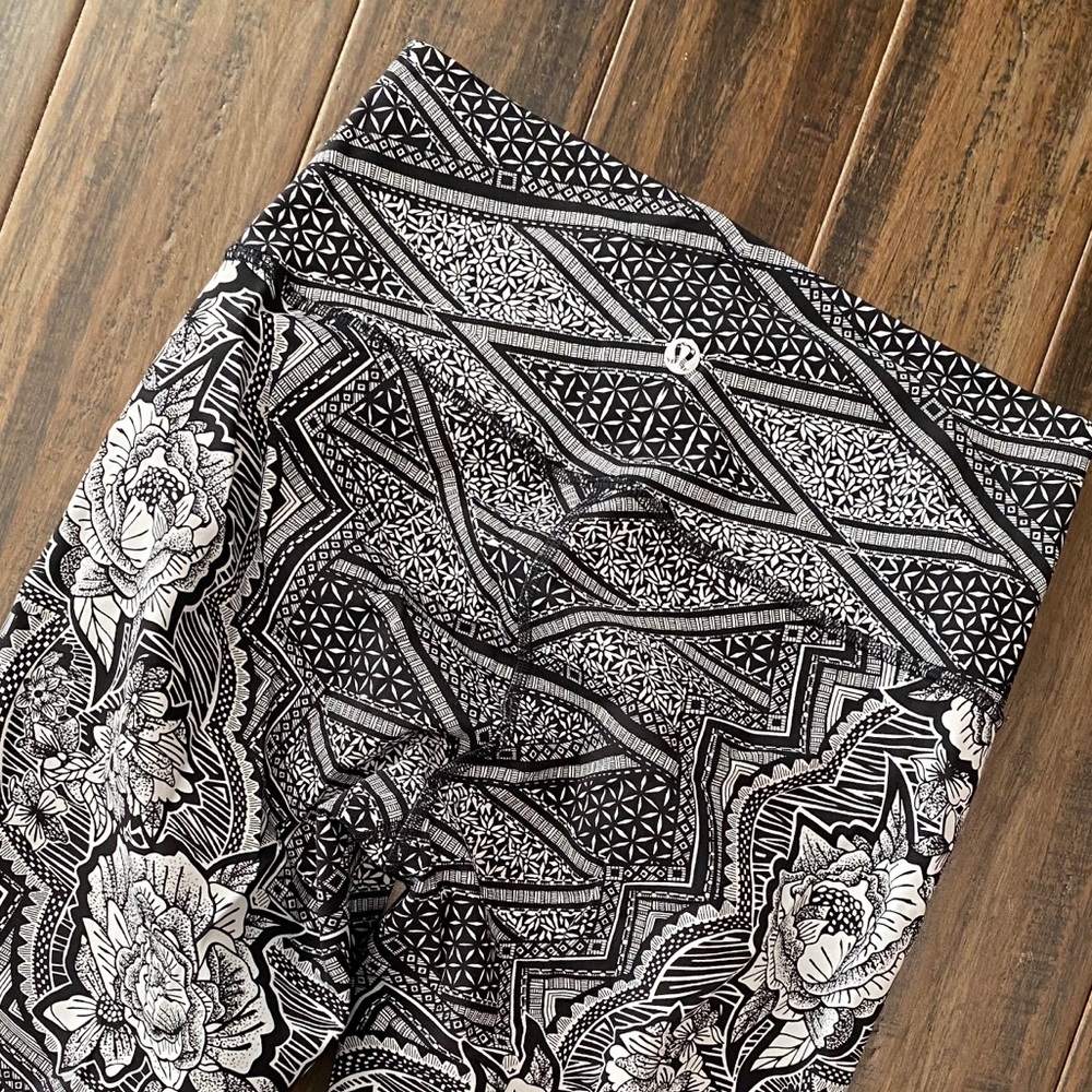 Lululemon wunder under leggings.